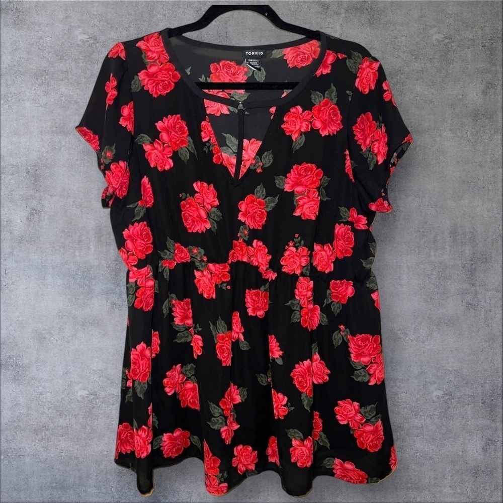 Torrid‎ Relaxed Graphic Cap Sleeve Blouse in Black and Red
